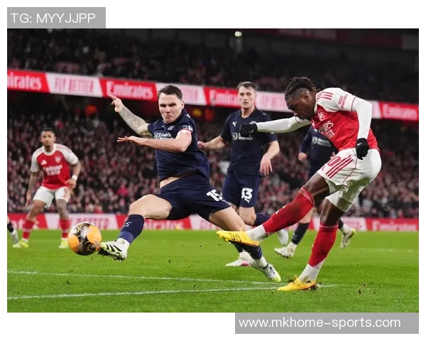 英超激战：那不勒斯逆转莱比锡全场沸腾的瞬间解析